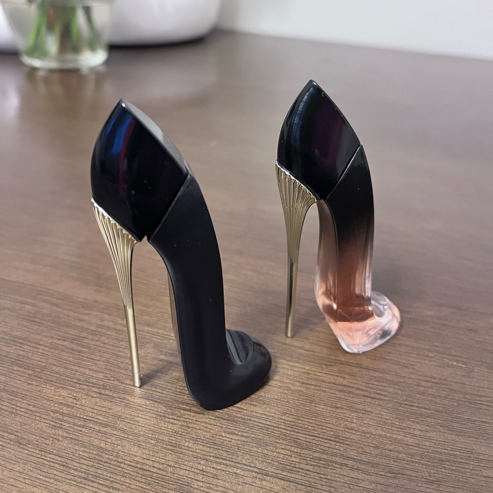 Carolina Herrera’s Elegant Black and Pink Stiletto Heel Perfume Bottle